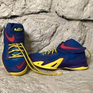 Lebron zoom soldier 8 size 6y